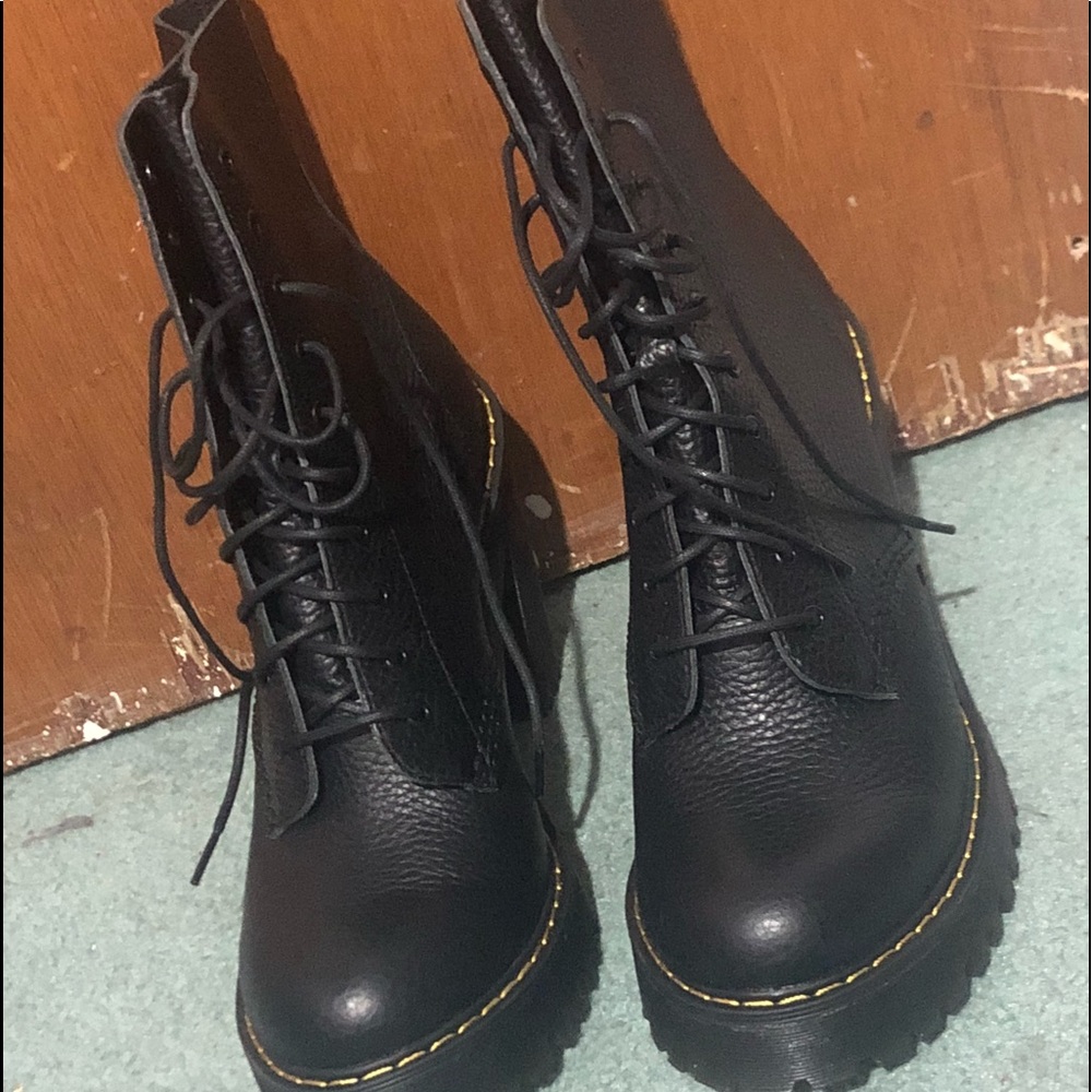 Black Dr. Martens Air Wair